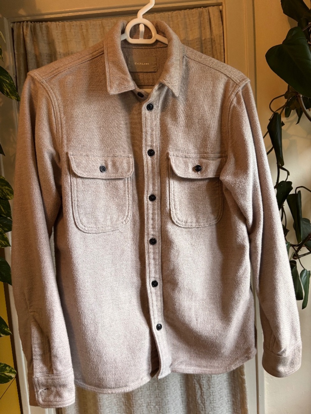 Men’s Everlane cream flannel button down heavy work shirt small